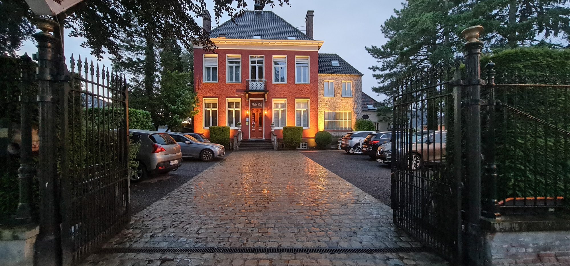Verkocht: Charme BenB Hotel in de regio Brugge met 14 kamers Restaurant, Terras en koffiecorner en apart woonhuis, België